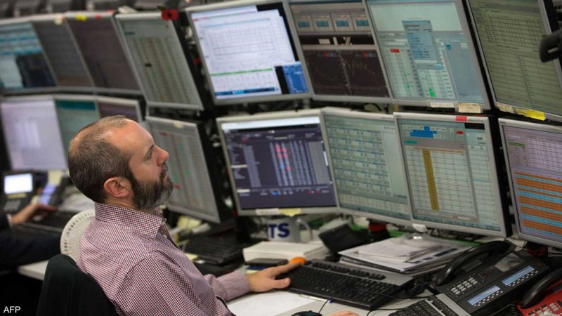 البورصات الأوروبية تفتح على انخفاض بضغط من أسهم البنوك
