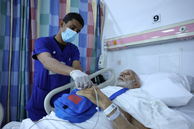 حاج مغربي تعرّضت قدمه للكسر في المدينة وجبرت في مكة ويكمل حجه بسلام