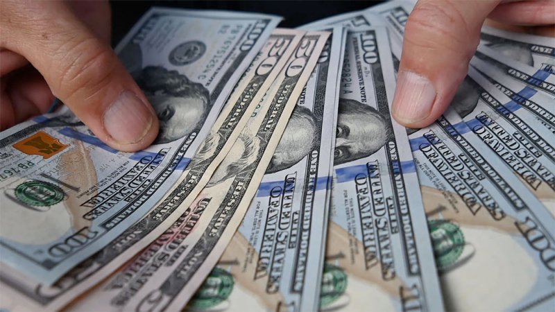 تحويلات المغتربين العرب في الصيف تُنعش موارد النقد الأجنبي