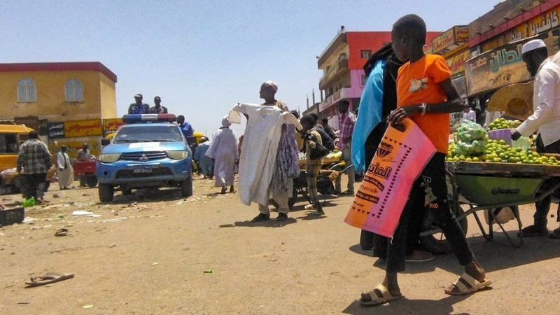 هدوء حذر في الخرطوم.. وشح النقود يكوي السودانيين