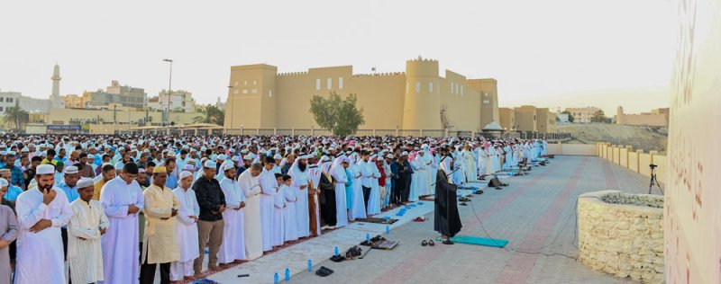 بالصور: جموع المصلين يؤدون صلاة عيد الأضحى المبارك في مختلف مصليات ومساجد البحرين