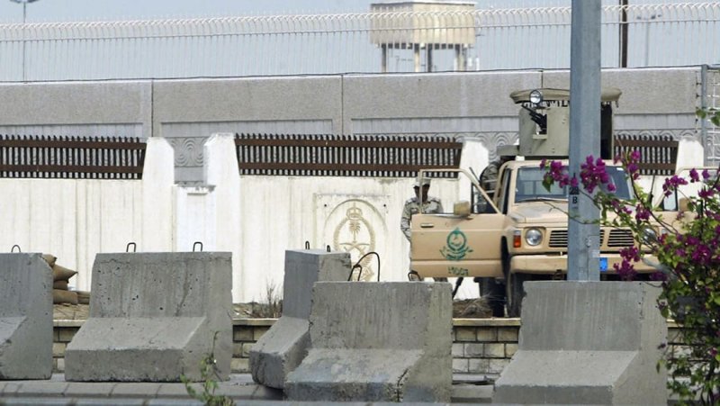 اطلاق نار قرب القنصلية الاميركية في جدة.. ومقتل المنفذ