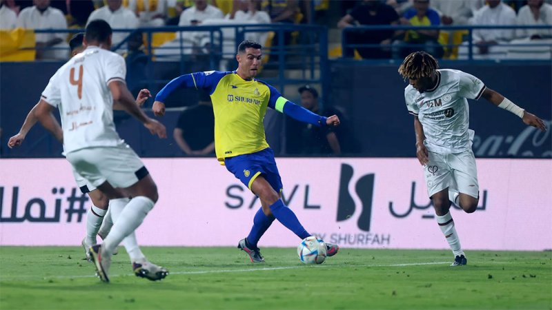 من أجل النصر.. "مدرب رونالدو الجديد" يرحل عن فريقه