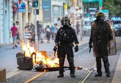 مقتل نائل.. دعوة لوقف القانون الذي أتاح إطلاق النار عليه