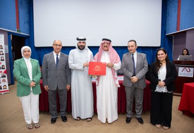 آداب الأهلية تحتفي بالباحثين والطلبة المتميزين