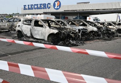 احتجاجات فرنسا.. الخسائر 55 مليون يورو والشعب يؤيد "الطوارئ"
