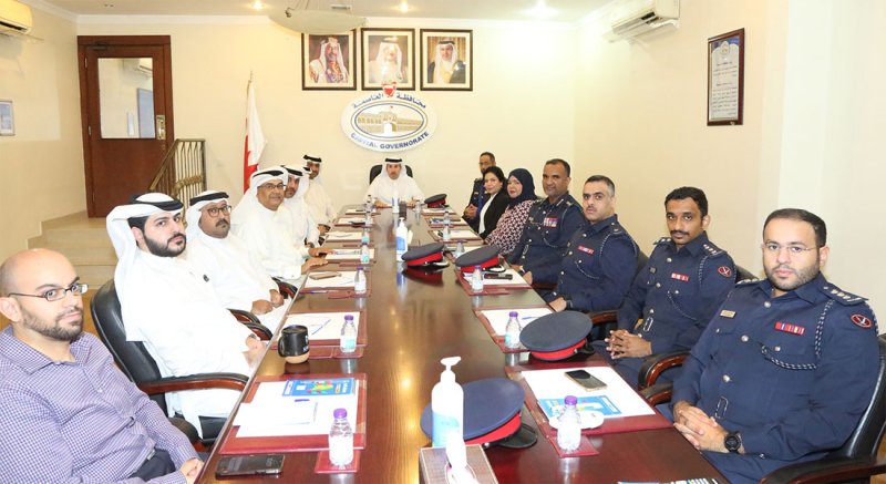 محافظ العاصمة يؤكد أهمية تعزيز التنسيق وتكثيف الحملات التفتيشية على الباعة الجائلين