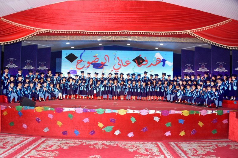 انتقال طلبة رياض الأطفال بمدرسة النور العالمية إلى الصف الأول الإبتدائي