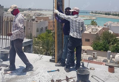 عدسة "البلاد" تواكب تطبيق قرار حظر العمل وقت الظهيرة بمواقع عمل مكشوفة