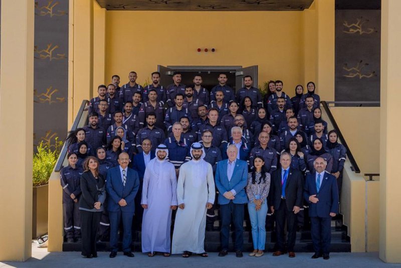 سمو الشيخ ناصر بن حمد آل خليفة رئيس مجلس إدارة (بابكو انرجيز) يزور مبنى التحكّم (BMP) الرئيسي لبرنامج تحديث مصفاة بابكو