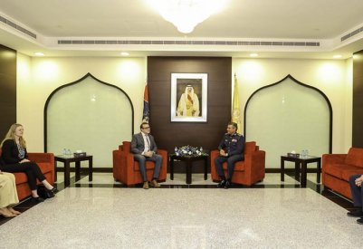 آمر الأكاديمية الملكية يبحث مع نائب سفير المملكة المتحدة أوجه التعاون في مجال التدريب