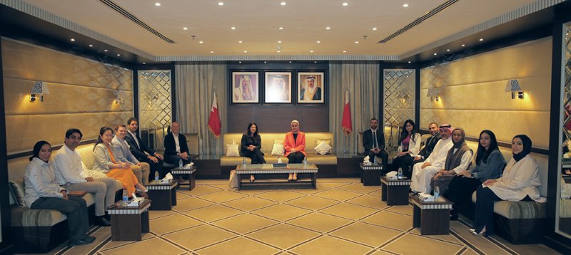 وزيرة شؤون الشباب تبحث التعاون مع جامعة كامبريدج في مجالات البحوث الشبابية