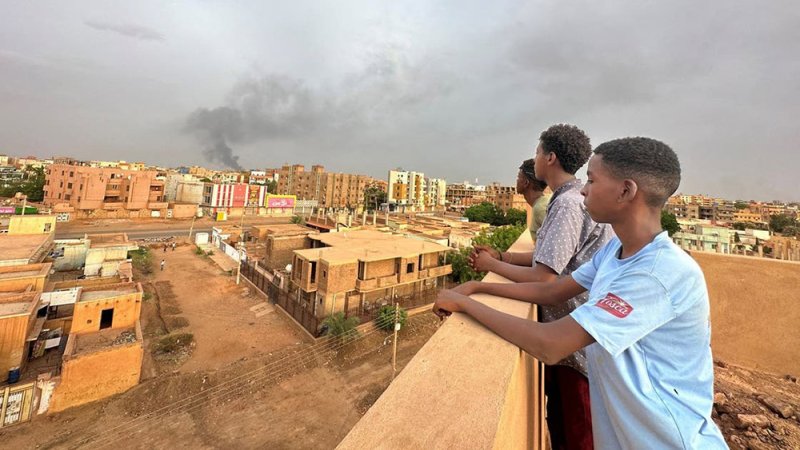 الاشتباكات تتجدد في السودان.. وتحليق للطيران في أم درمان