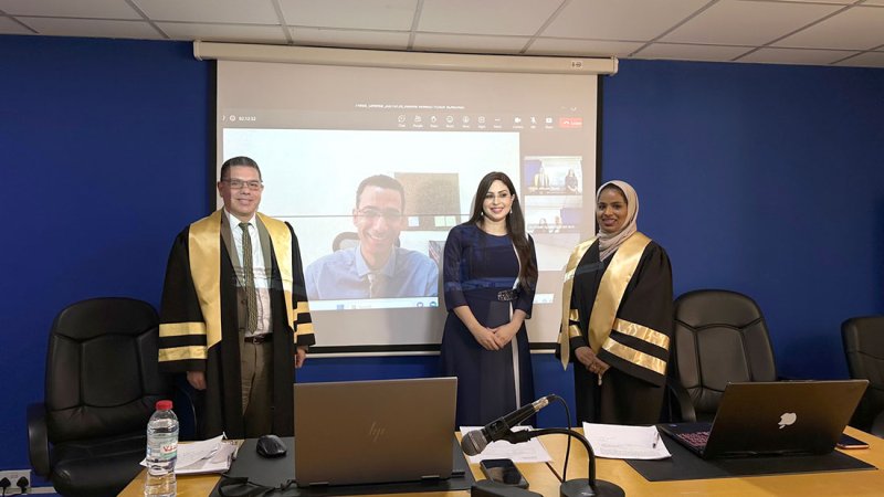أطروحة بجامعة البحرين تدعو لتوظيف التطبيقات الرقمية في التوعية والتعليم
