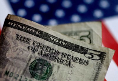 الدولار يتراجع بعد صدور تقرير الوظائف الأميركية