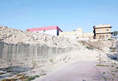 جولة “البلاد”: منحدر الحنينية يهدد سلامة الأهـالي