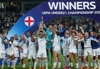 إنجلترا تتوج بطلة لكأس أوروبا تحت 21 عاماً بعد نهاية دراماتيكية