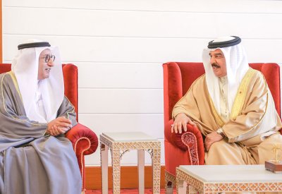 جلالة الملك المعظم يستقبل رئيس وأعضاء مجلس الإدارة الجديد لجمعية الصحافيين البحرينية