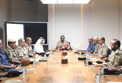 القائد العام لقوة دفاع البحرين يجتمع مع كبار ضباط قوة دفاع البحرين‎