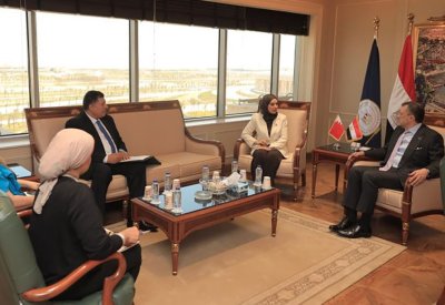 وزير السياحة والآثار بجمهورية مصر العربية يستقبل سفيرة مملكة البحرين في القاهرة