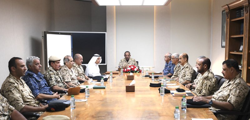 القائد العام لقوة دفاع البحرين يجتمع مع كبار ضباط قوة دفاع البحرين‎