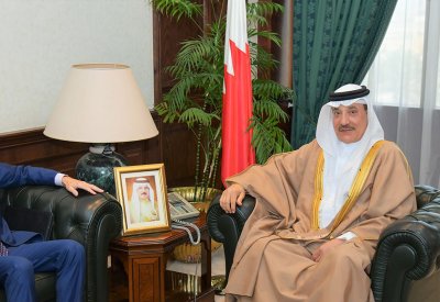 وزير العمل يلتقي السفير الأمريكي