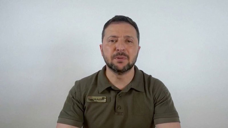 زيلينسكي: من العبث ألا تحصل أوكرانيا على عضوية الناتو