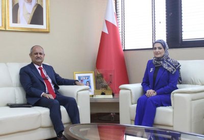 الأمين العام لمجلس التعليم العالي تستقبل رئيس الجامعة البريطانية في البحرين
