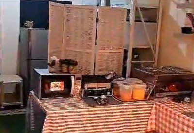 بالفيديو: بعد إلغاء ترخيصه.. صاحب كافيه يفتتح فرعًا في "طبيلة" منزله بالمحرق