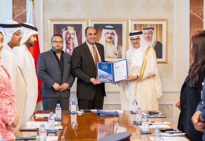 وزير الخارجية يتسلم شهادة "الآيزو 26000" للمسؤولية المجتمعية التي حصلت عليها الوزارة لإشرافها وإدارتها للخطة الوطنية لحقوق الإنسان