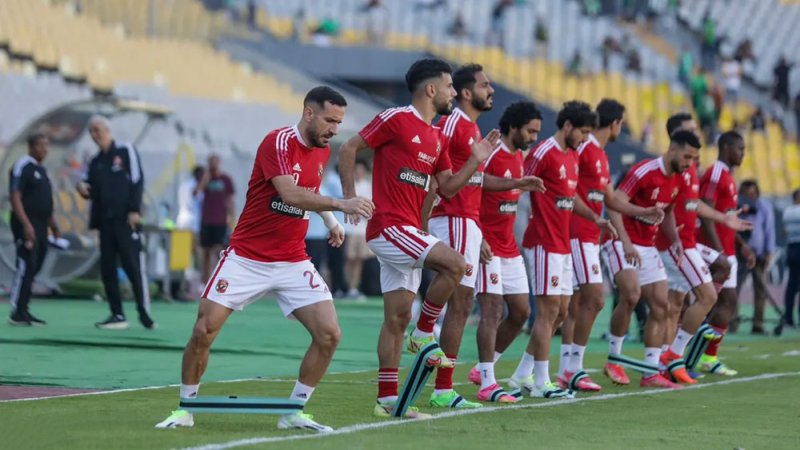 الأهلي يدافع عن "اللقب الذهبي" أمام الزمالك في ديربي القاهرة