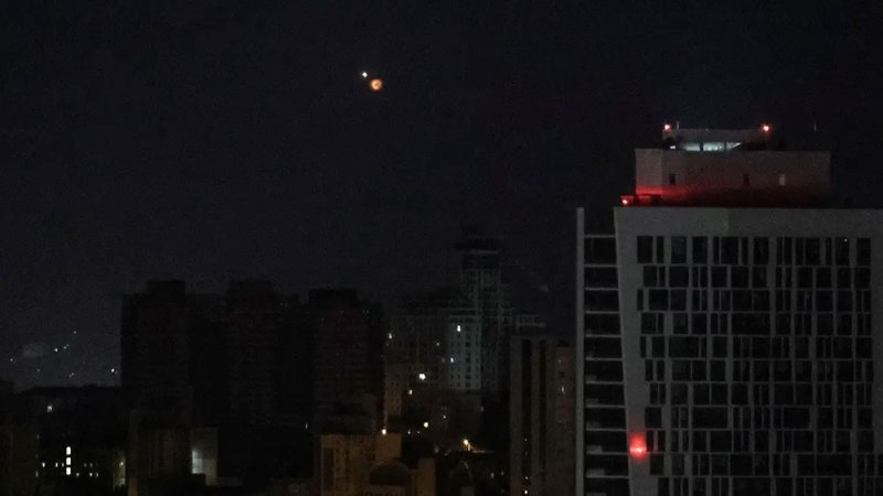 مقتل شخص وجرح 4 على الأقل في قصف استهدف كييف