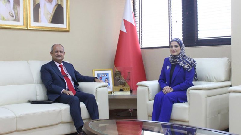 الأمين العام لمجلس التعليم العالي تستقبل رئيس الجامعة البريطانية في البحرين