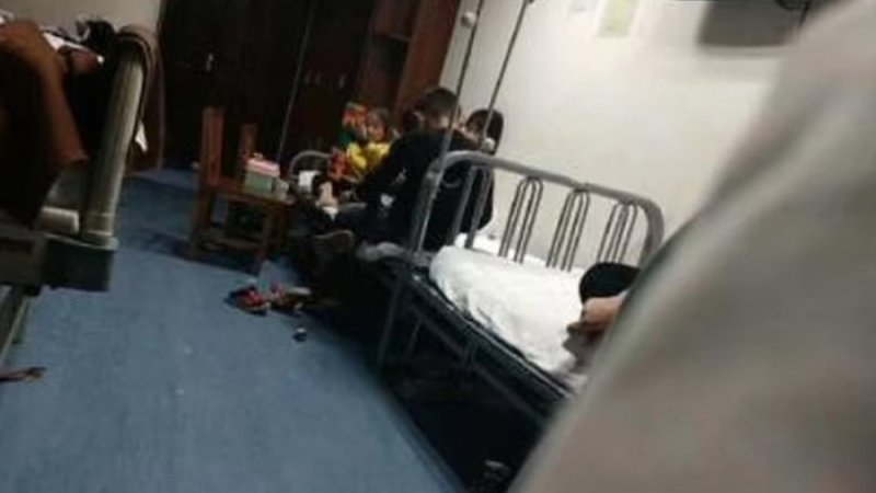 معلمة حضانة تسمم 28 طفلاً وتقتل أحدهم.. وهذا عقابها