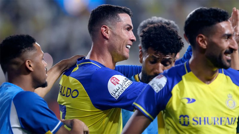 زميل رونالدو السابق يقترب من الانضمام إليه في النصر