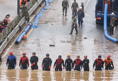 القتلى 37.. انتشال 9 جثث من نفق غمرته فيضانات كوريا الجنوبية