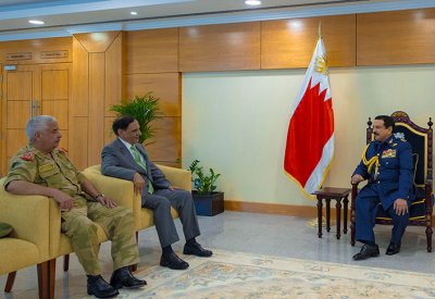 جلالة الملك المعظم القائد الأعلى للقوات المسلحة يستقبل رئيس هيئة الأركان المشتركة الأسبق بالقوات المسلحة بجمهورية باكستان