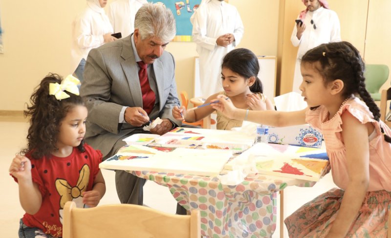 السيد: اهتمام سمو الشيخ ناصر بن حمد بتقديم البرامج والأنشطة التي من شأنها توفير البيئة الخصبة