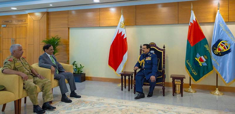 جلالة الملك المعظم القائد الأعلى للقوات المسلحة يستقبل رئيس هيئة الأركان المشتركة الأسبق بالقوات المسلحة بجمهورية باكستان