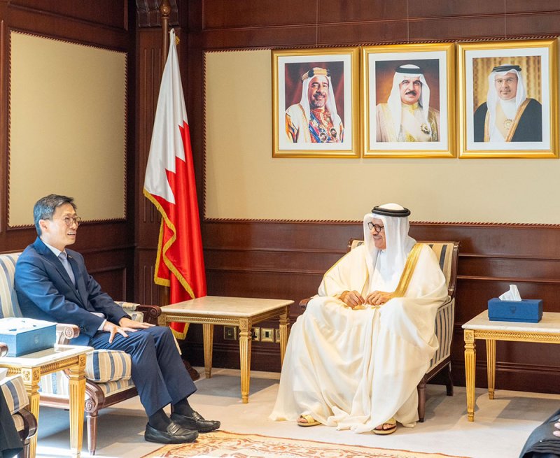 وزير الخارجية يستقبل سفير جمهورية كوريا لدى مملكة البحرين