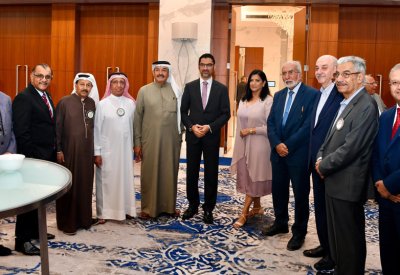 المبارك يستعرض مشروع زراعة أشجار القرم مع نادي روتاري المنامة