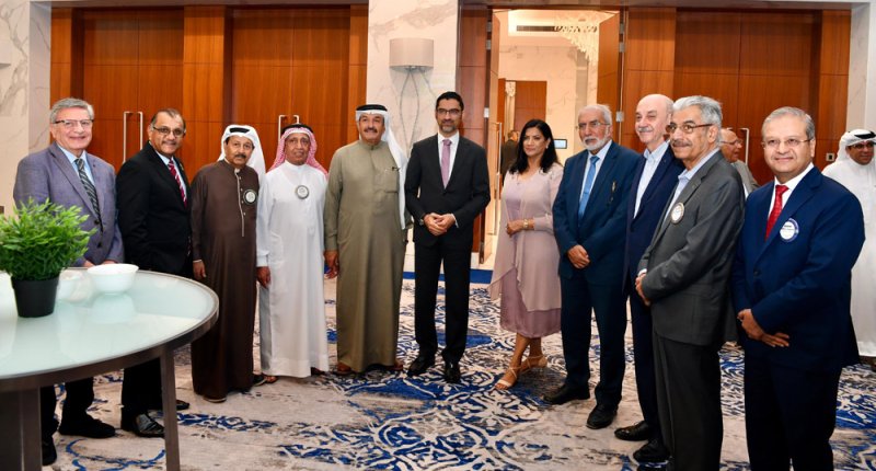 المبارك يستعرض مشروع زراعة أشجار القرم مع نادي روتاري المنامة