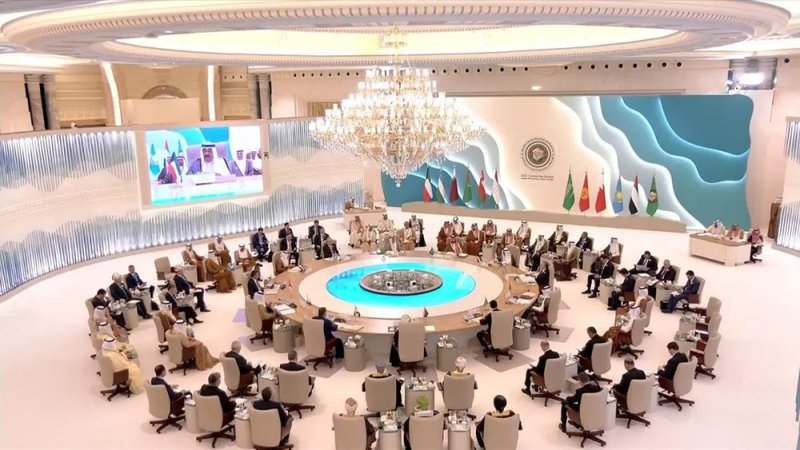 ولي العهد السعودي يعلن اعتماد قرارات القمة الخليجية مع دول آسيا الوسطى