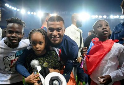 باريس يقدم مليار يورو لربط مبابي بعقد "مدى الحياة"