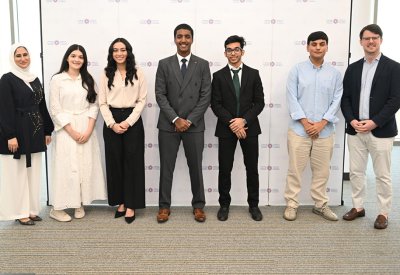 الجامعة الأمريكية بالبحرين تقدّم منحًا دراسية لستة طلاب بحرينيين