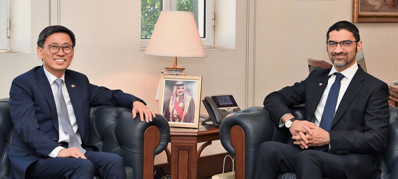وزير شئون البلديات والزراعة يبحث مجالات التعاون المشترك مع السفير كوريا الجنوبية