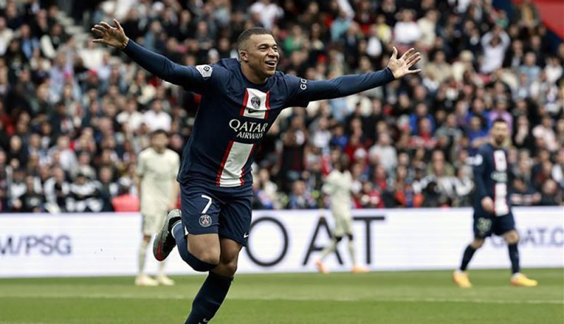 ريال مدريد يجهز عرضه الأول لضم مبابي