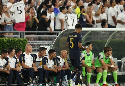 أنشيلوتي: بيلنغهام لاعب وسط متكامل