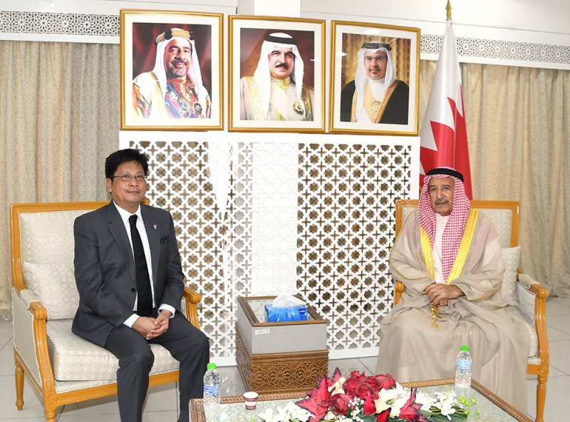 محافظ المحرق يستقبل السفير التايلندي ويشيد بالعلاقات الوثيقة بين البلدين
