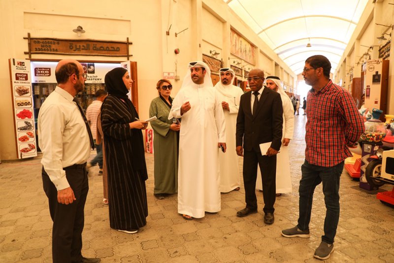 مدير عام البلدية الجنوبية والعضو البلدي فرج يبحثان أبرز الاحتياجات الخدمية بمدينة عيسى والسوق الشعبي